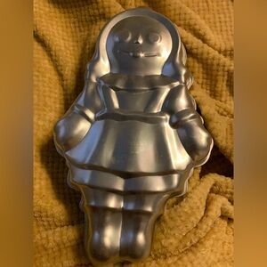 RAGGEDY ANN DOLL Cake Pan.  Good used condition.
